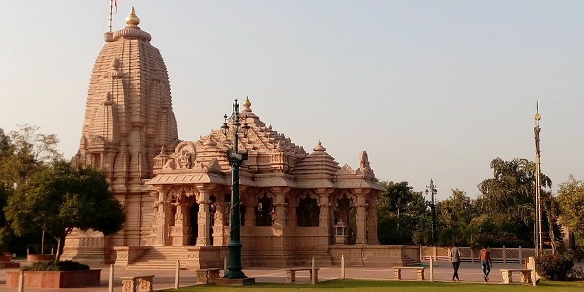 Baidyanath Jyotirlinga Temple - sandstone shikhara and pillared mandapa Deoghar